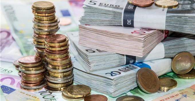 Euro vazhdon te bjere: Sot kembehet poshte 123 lekeve